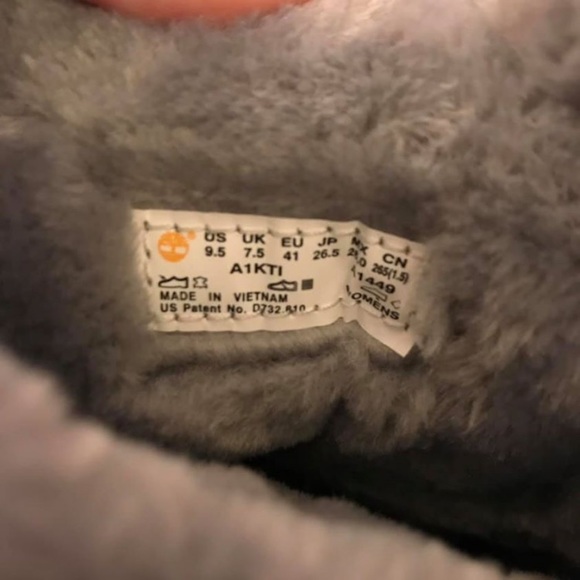 Women’s Timberland Boots - Picture 2 of 3